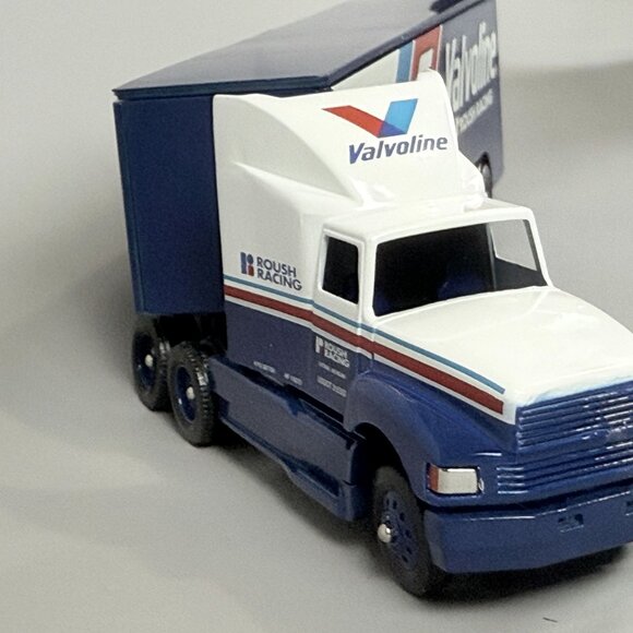 Vintage Nascar Mike Martin Valvoline Roush Racing #6 Semi Truck 1:64 Diecast - Picture 6 of 7